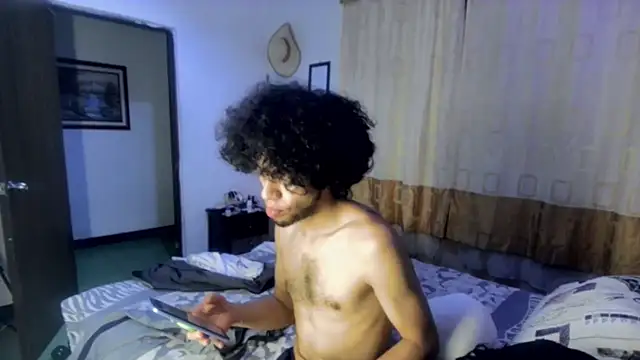 Snapshot of sweet_tippot chatting on 02/25/25, 03:20 sweet tippot online show from 02/25/25, 03:20