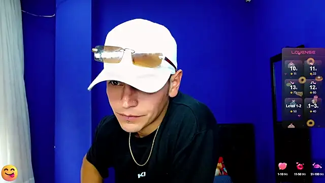  snopyy  online show from 02/04/25, 07:22