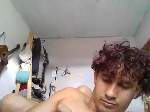 pedrodavid  online show from 02/05/25, 06:04