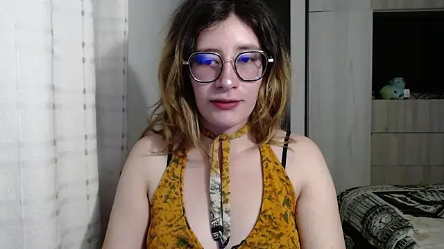 Snapshot of mariana124- chatting on 12/09/24, 03:33 mariana124- online show from 12/09/24, 03:33