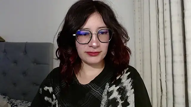 Snapshot of mariana124- chatting on 01/02/25, 03:15 mariana124- online show from 01/02/25, 03:15