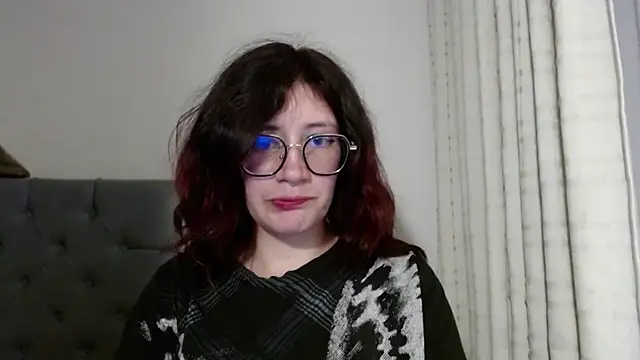 Snapshot of mariana124- chatting on 01/02/25, 11:31 mariana124- online show from 01/02/25, 11:31