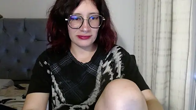 Snapshot of mariana124- chatting on 01/02/25, 02:35 mariana124- online show from 01/02/25, 02:35