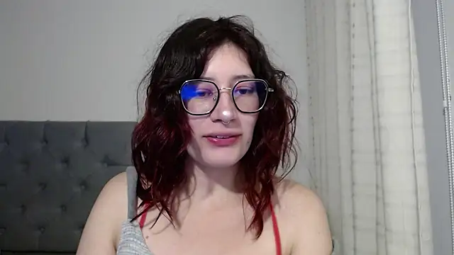 Snapshot of mariana124- chatting on 01/04/25, 10:13 mariana124- online show from 01/04/25, 10:13