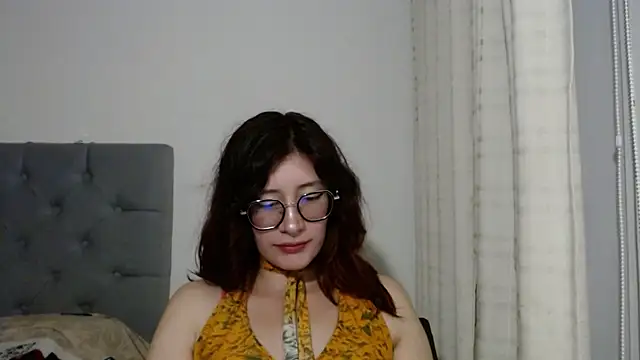 Snapshot of mariana124- chatting on 01/08/25, 10:27 mariana124- online show from 01/08/25, 10:27