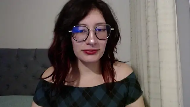 Snapshot of mariana124- chatting on 01/09/25, 05:11 mariana124- online show from 01/09/25, 05:11