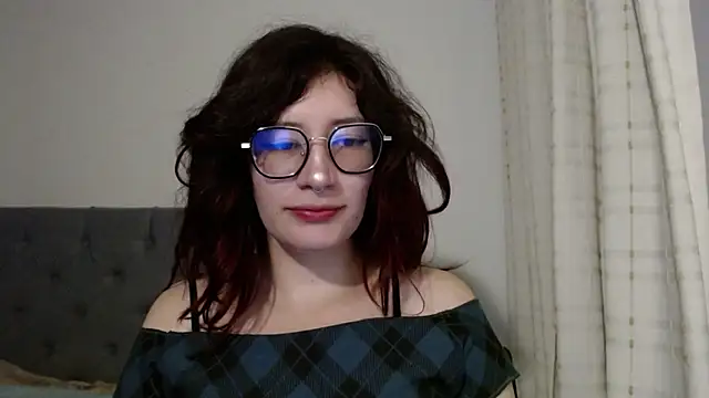 Snapshot of mariana124- chatting on 01/09/25, 08:11 mariana124- online show from 01/09/25, 08:11