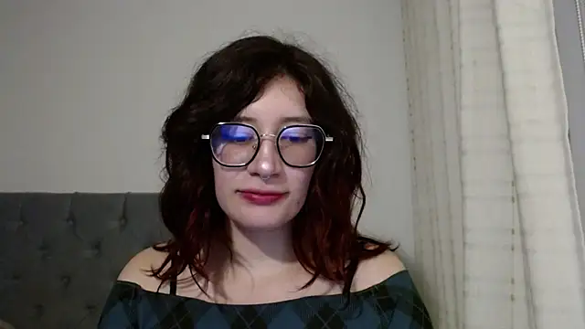 Snapshot of mariana124- chatting on 01/09/25, 11:13 mariana124- online show from 01/09/25, 11:13