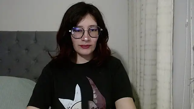 Snapshot of mariana124- chatting on 01/21/25, 10:30 mariana124- online show from 01/21/25, 10:30