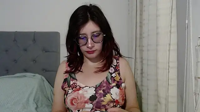 Snapshot of mariana124- chatting on 01/22/25, 08:28 mariana124- online show from 01/22/25, 08:28