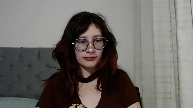 Snapshot of mariana124- chatting on 02/04/25, 10:34 mariana124- online show from 02/04/25, 10:34