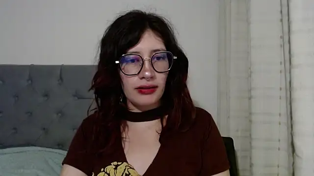 Snapshot of mariana124- chatting on 02/05/25, 01:37 mariana124- online show from 02/05/25, 01:37