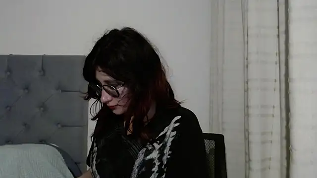 Snapshot of mariana124- chatting on 02/05/25, 08:14 mariana124- online show from 02/05/25, 08:14