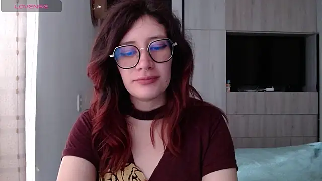 Snapshot of mariana124- chatting on 02/22/25, 03:47 mariana124- online show from 02/22/25, 03:47