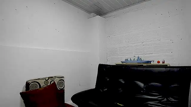 Snapshot of Himoreno25 chatting on 02/14/25, 07:12 Himoreno25 online show from 02/14/25, 07:12