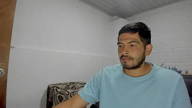 Snapshot of Himoreno25 chatting on 03/18/25, 11:53 Himoreno25 online show from 03/18/25, 11:53