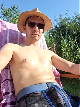 Snapshot of Slegde85 chatting on 06/19/26, 03:38 Slegde85 online show from 06/19/26, 03:38