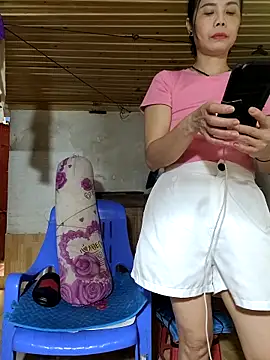 Tinease online show from 09/24/25, 01:09