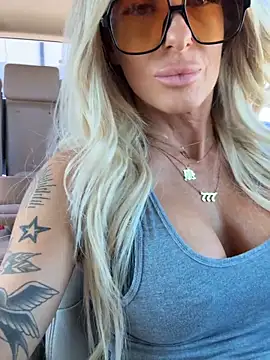 Snapshot of blondiluvsanal chatting on 10/10/25, 08:08 blondiluvsanal online show from 10/10/25, 08:08