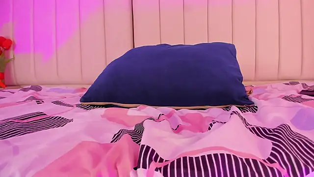 Snapshot of julieta_flower chatting on 01/09/25, 07:18 julieta flower online show from 01/09/25, 07:18