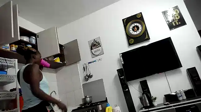 Snapshot of queen-goddess chatting on 01/05/25, 04:27 queen-goddess online show from 01/05/25, 04:27