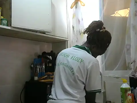 Snapshot of queen-goddess chatting on 12/15/25, 06:06 queen-goddess online show from 12/15/25, 06:06