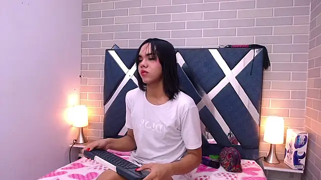 AndreaGil  online show from 12/24/24, 12:33