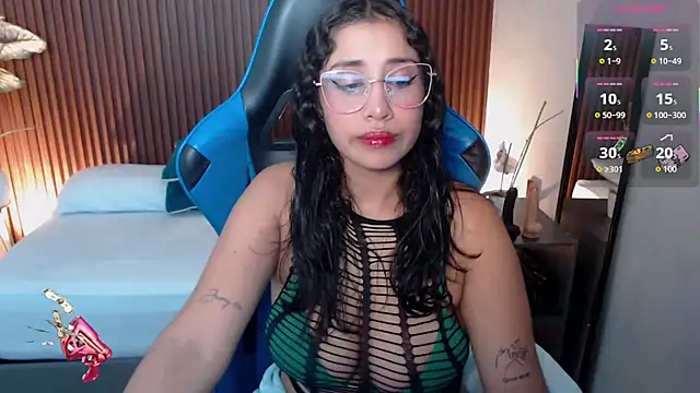 Snapshot of venuz_lee chatting on 11/14/25, 01:21 venuz lee online show from 11/14/25, 01:21