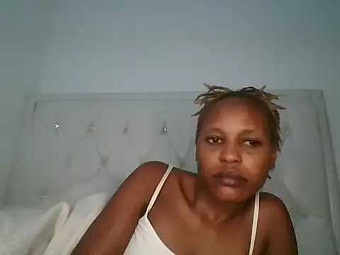 Snapshot of Candykitten chatting on 03/08/25, 05:07 Candykitten online show from 03/08/25, 05:07