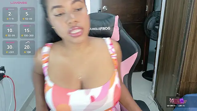 Snapshot of Abby_tits chatting on 12/15/24, 08:25 Abby tits online show from 12/15/24, 08:25