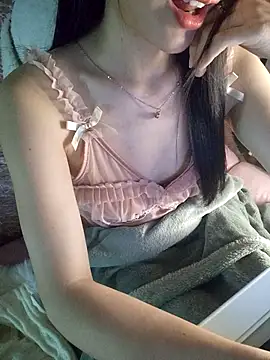 Snapshot of Lovely_kute chatting on 12/20/25, 10:50 Lovely kute online show from 12/20/25, 10:50