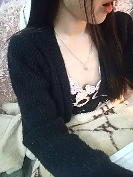 Snapshot of Lovely_kute chatting on 01/12/26, 04:45 Lovely kute online show from 01/12/26, 04:45