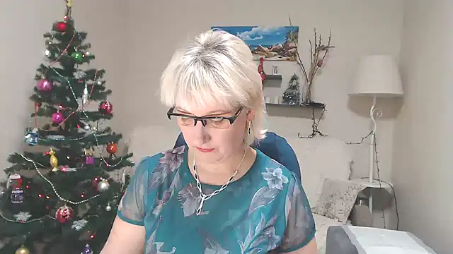 Snapshot of FleurMays chatting on 12/20/24, 06:19 FleurMays online show from 12/20/24, 06:19