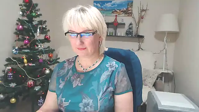 Snapshot of FleurMays chatting on 12/20/24, 09:21 FleurMays online show from 12/20/24, 09:21