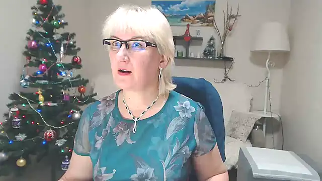 Snapshot of FleurMays chatting on 12/20/24, 12:27 FleurMays online show from 12/20/24, 12:27
