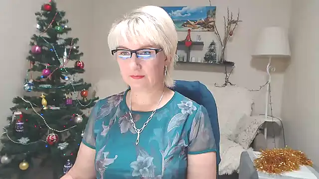 Snapshot of FleurMays chatting on 12/21/24, 06:09 FleurMays online show from 12/21/24, 06:09