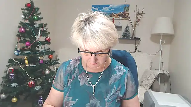 Snapshot of FleurMays chatting on 12/21/24, 12:38 FleurMays online show from 12/21/24, 12:38