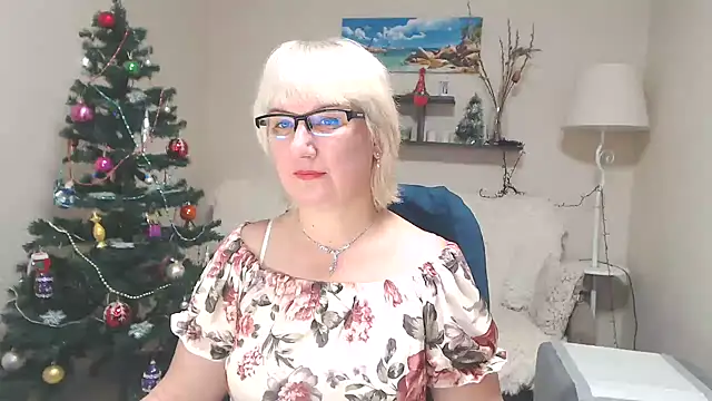Snapshot of FleurMays chatting on 12/22/24, 05:56 FleurMays online show from 12/22/24, 05:56