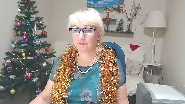 Snapshot of FleurMays chatting on 12/23/24, 11:36 FleurMays online show from 12/23/24, 11:36