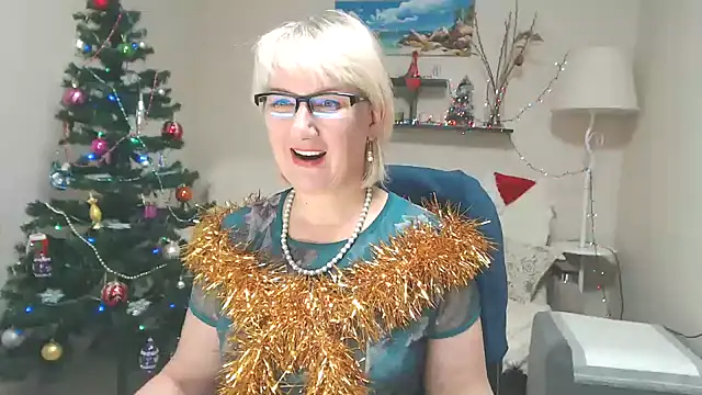 Snapshot of FleurMays chatting on 12/24/24, 05:49 FleurMays online show from 12/24/24, 05:49