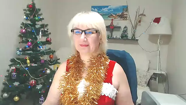 Snapshot of FleurMays chatting on 12/25/24, 11:43 FleurMays online show from 12/25/24, 11:43