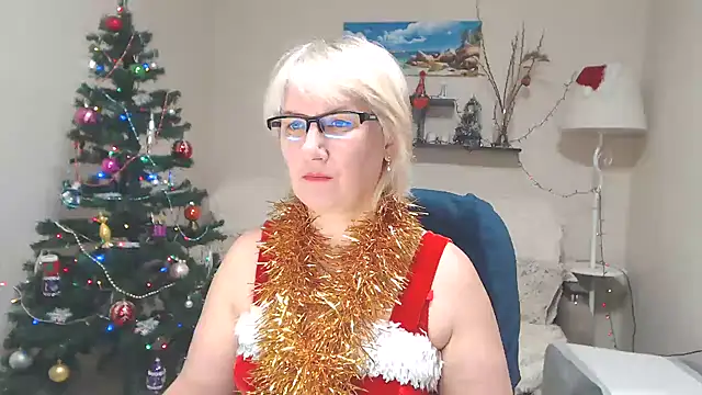 Snapshot of FleurMays chatting on 12/26/24, 05:15 FleurMays online show from 12/26/24, 05:15