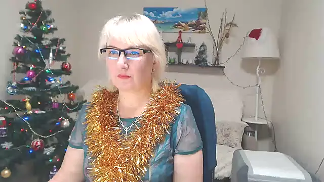 Snapshot of FleurMays chatting on 12/28/24, 11:41 FleurMays online show from 12/28/24, 11:41