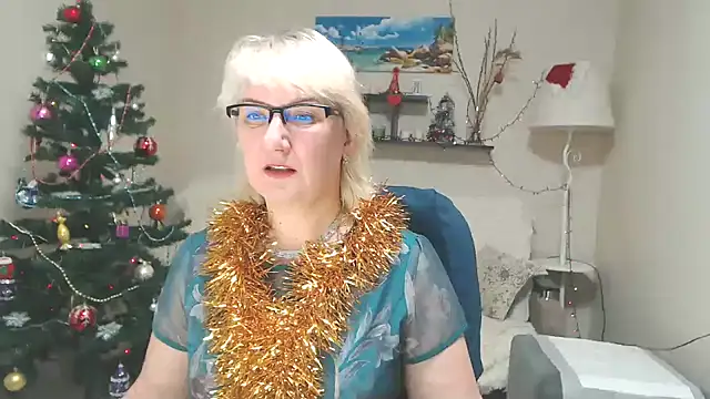 Snapshot of FleurMays chatting on 12/29/24, 04:59 FleurMays online show from 12/29/24, 04:59