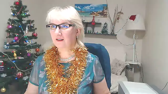Snapshot of FleurMays chatting on 12/29/24, 11:07 FleurMays online show from 12/29/24, 11:07
