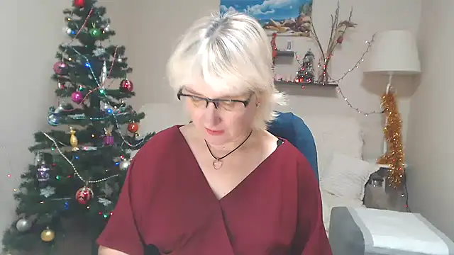 Snapshot of FleurMays chatting on 01/14/25, 08:31 FleurMays online show from 01/14/25, 08:31