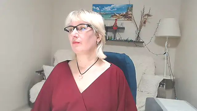 Snapshot of FleurMays chatting on 01/15/25, 11:00 FleurMays online show from 01/15/25, 11:00