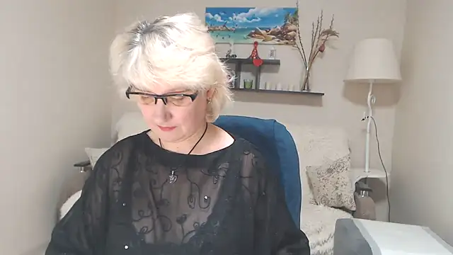 Snapshot of FleurMays chatting on 01/18/25, 06:24 FleurMays online show from 01/18/25, 06:24