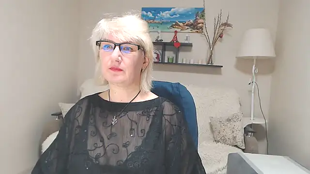 Snapshot of FleurMays chatting on 01/19/25, 05:48 FleurMays online show from 01/19/25, 05:48