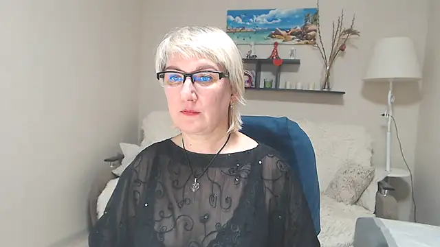 Snapshot of FleurMays chatting on 01/25/25, 12:47 FleurMays online show from 01/25/25, 12:47